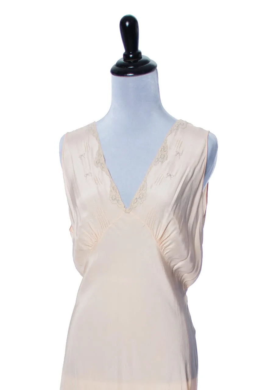 1930s Vintage Nightgown Silk with Embroidery 42